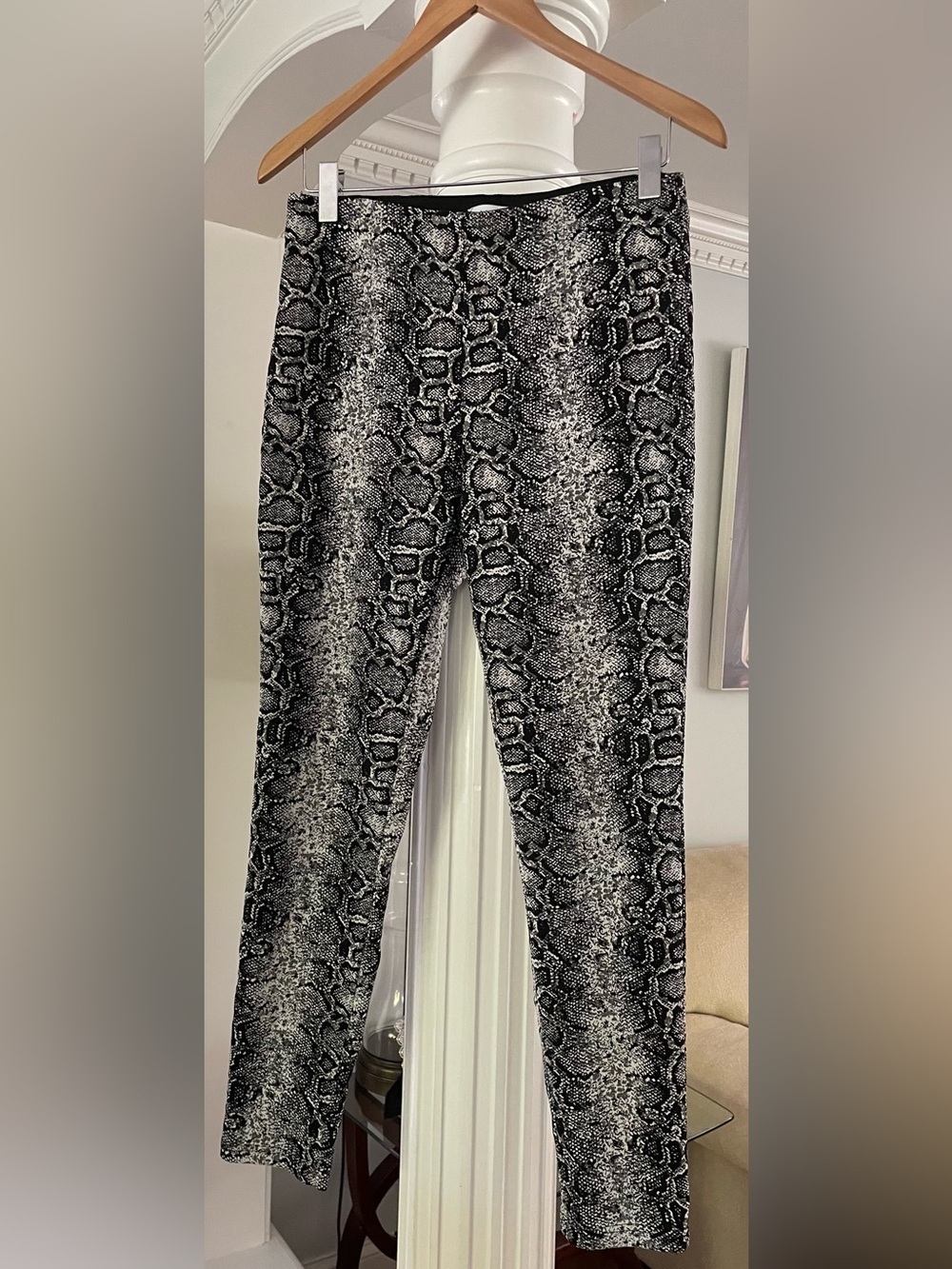 Calvin Klein women’s sis 10 black and white snake pattern stretch pants